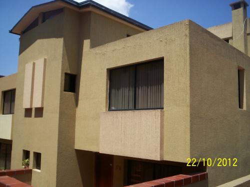 HERMOSA CASA A DESNIVELES  SECTOR 