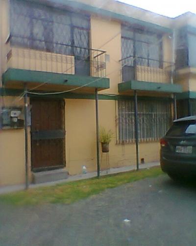 VENDO CASA INDEPENDIENTE CON LOCALES COMERCIALES !