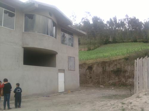 VENDO LINDA CASA DE 700M2 EN TERRENO DE 5600M2   