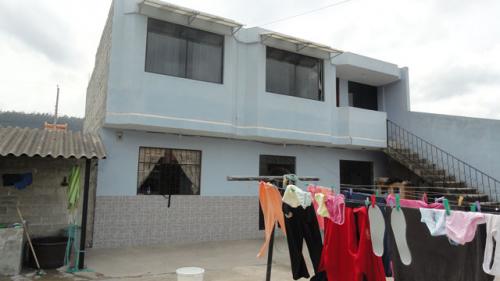 VENDO CASA ESQUINERA EN UNA PRESTIGIOSA CIUDADELA DE OTAVALO