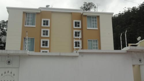 VENDO CASA UBICADA EN UNA PRESTIGIOSA CIUDADELA DE OTAVALO