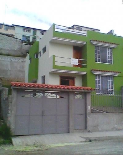 DE OPORTUNIDAD SE VENDE HERMOSA CASA EN QUITO
