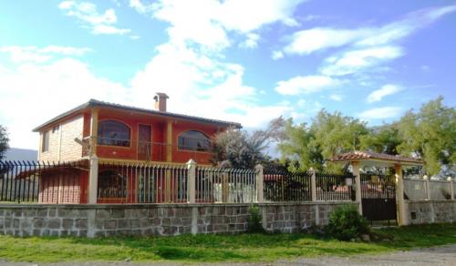 ATENCION HERMOSA CASA DE CAMPO CON TERRENO VALLE DE LOS CHILLOS
