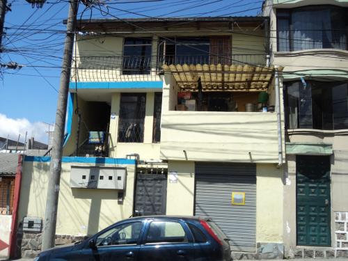 Vendo casa de 4 departamentos