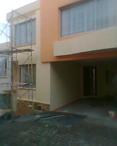 ! URGENTE, DE VENTA CASA EN CONJUNTO PRIVADO, FLORIDA ALTA!