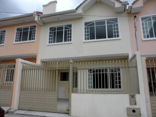 BONITA CASA EN LA FERIA LIBRE, SECTOR PARQUE LOS PECES $ 82.000