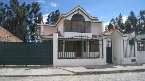 SE VENDE CASA