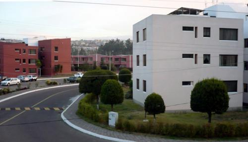 DOS HEMISFERIOS, CASA 133M2 DE CONSTRUCCIÓN, CON MEJORAS $85.000 INFORMES: 2353-232, 0997-592747