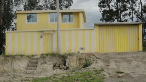 VENDO CASA EN UNA CIUDADELA DE OTAVALO