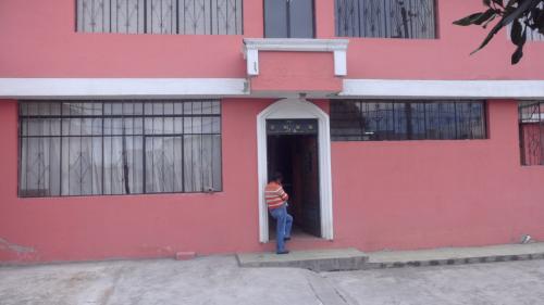 ! DE OPORTUNIDAD VENDO O CAMBIO, CASA GRANDE E INDEPENDIENTE, SANTA BARBARA !