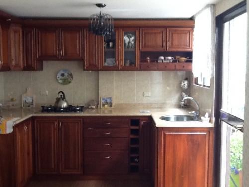 Casa remodelada 120 m2 de 3 pisos en conjunto cerrado con zona BBQ y cancha, 3 dormitorios, 3 baños, jacuzi