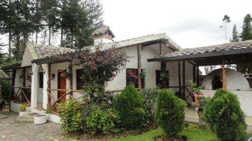 VENDO CASA  DE CAMPO EN OTAVALO