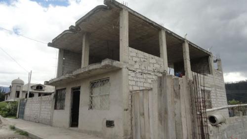 VENDO CASA EN OBRA NEGRA EN PRESTIGIOSA CIUDADELA