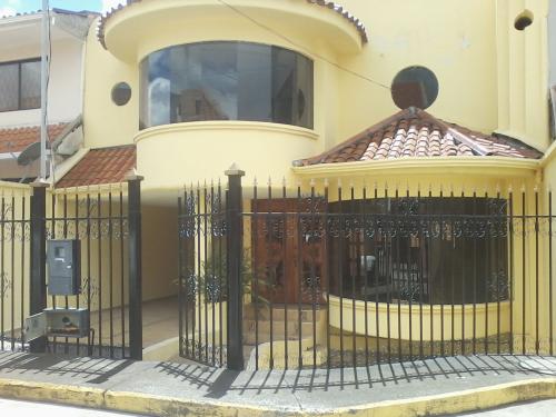 X VIAJE HERMOSA CASA SECTOR MEDIO EJIDO CON ESPACIO PARA ASADOS