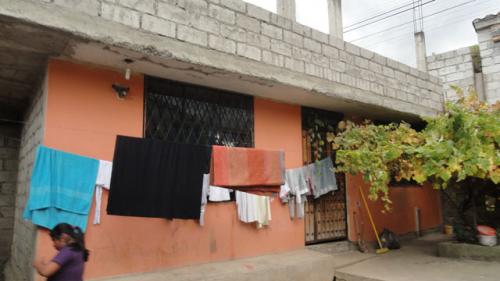 VENDO CASA DE CEMENTO ARMADO A 5 MINUTOS DEL CENTRO