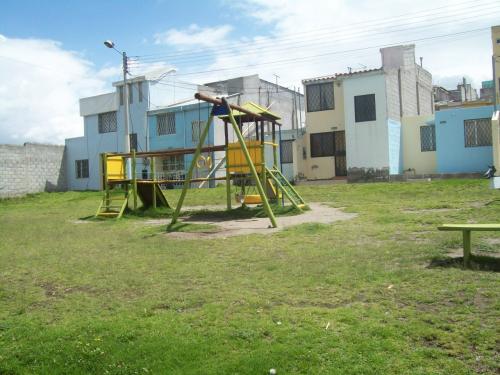Casa de Venta en sector de Marianitas de Calderon Quito