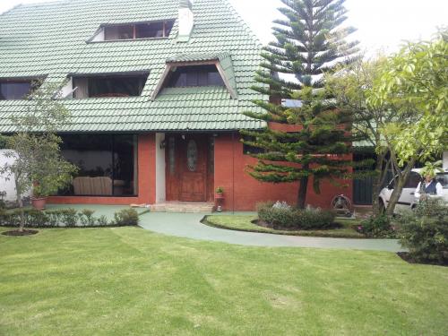 Sensacional!! San Rafael, valle de los Chillos, Via Tingo,independiente,  jardines! :)