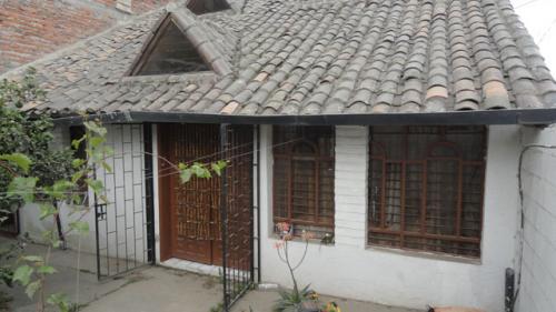 VENDO CASA EN BUEN SECTOR DE OTAVALO