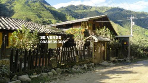 VENDO BONITA PROPIEDAD TURISTICA EN INTAG