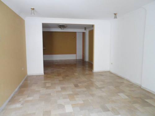 SE VENDE CASA URDENOR, CERCA DEL CENTRO COMERCIAL DICENTRO
