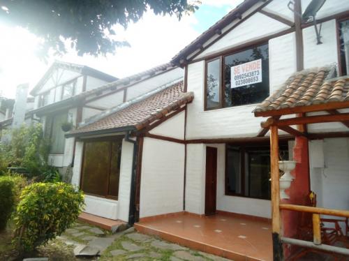 VENDO CASA ESTILO RUSTICA AMPLIADA SANGOLQUI