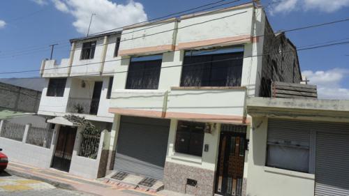 VENDO CASA DE 3 PISOS EN OTAVALO