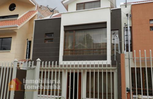 SE VENDE CASA SECTOR COLEGIO BORJA