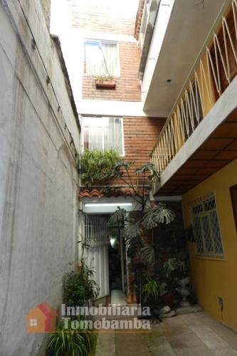 SE VENDE CASA CON 3 DEPARTAMENTOS EN CENTRO HISTORICO
