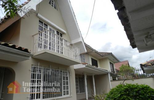 SE VENDE LINDA CASA EN URBANIZACION LA PRENSA