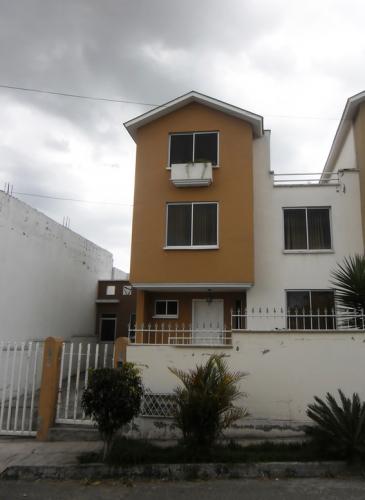 CIUDADELA DE LOS ARQUITECTOS, CASA 3 PISOS, 4 DORMITORIOS, SECTOR PUSUQUI $92.000 INFORMES Y VENTAS: 2353-232, 0997-592747