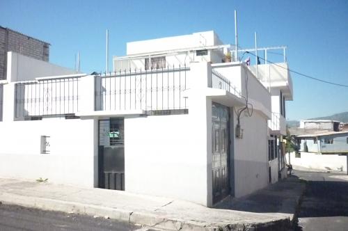 SE VENDE CASA ESQUINERA SECTOR PIO XII