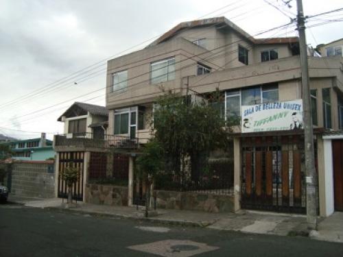 EXPECTACULAR CASA RENTERA EN VENTA EN LA MURIALDO- QUITO