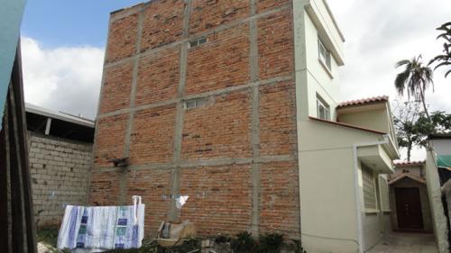 VENDO CASA DE 3 PLANTAS EN EL CENTRO DE OTAVALO