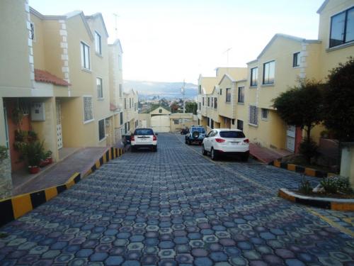  ATENCION VENDO CASA EN CONJUNTO  SECTOR CONOCOTO