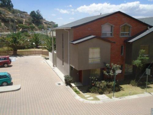 $123.000 al CONTADO oportunidad vía mitad del mundo 4 dorm 2 y ½ baños CEMEXPO