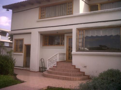 VENDO HERMOSA CASA EN CONOCOTO