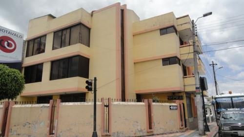 VENDO EDIFICIO ESQUINERO EN OTAVALO