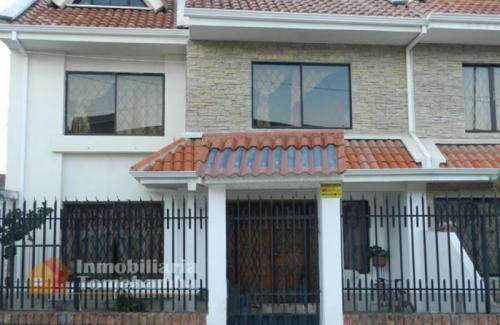 CASA DE VENTA SECTOR CDLA SIMON BOLIVAR (COLEGIO BORJA)