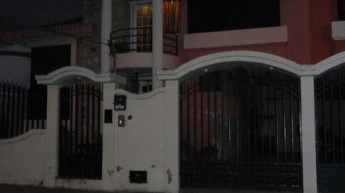 SE VENDE HERMOSA CASA EN SECTOR RESIDENCIAL DE OTAVALO