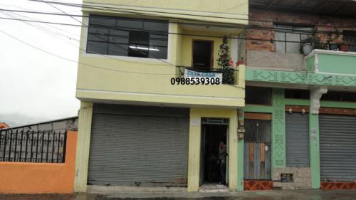 DE OPORTUNIDAD VENDO CASA EN EL CENTRO DE COTACACHI