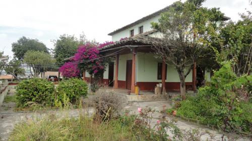 VENDO CASA CON TERRENO EN OTAVALO