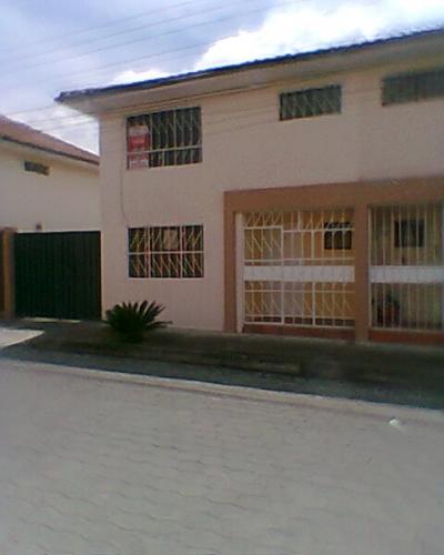  DE OPORTUNIDAD VENDOLINDA CASA, EN CONOCOTO !