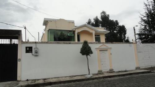 SE VENDE CASA ESQUINERA EN OTAVALO