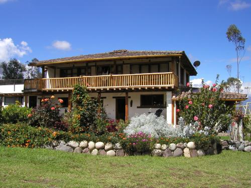 Hermosa finca con tres casas cerca de Ibarra.