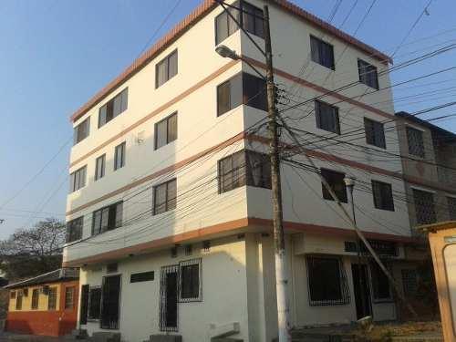 Ecuador vendo casa rentera de 9 departamentos al norte de guayaquil