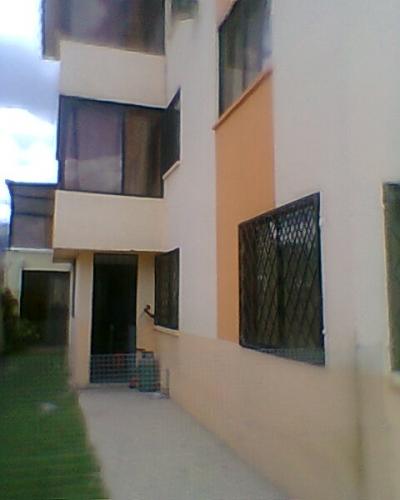 DE OPORTUNIDAD VENDO LINDA CASA CERCA AL C.C. EL CONDADO !!!