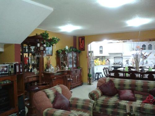 CALDERÓN VENDO CASA 