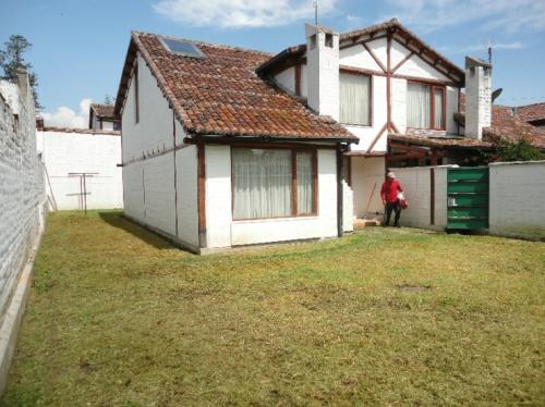 VENDO HERMOSA CASA ESTILO RUSTICO SANGOLQUI
