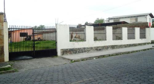 VENDO CASA PEQUEÑA  CON TERRENO   SECTOR SANGOLQUI
