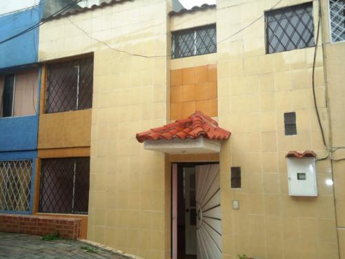 CASA EN CONJUNTO  SECTOR SANTA BARBARA SUR DE QUITO